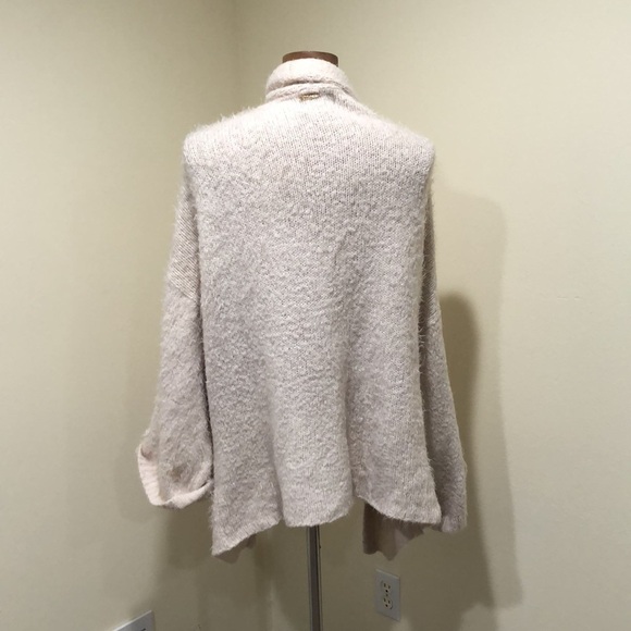 Wildfox White Label Cardigan Sweater Size XS Cream Eyelash Embroidered Monogram - Picture 5 of 11